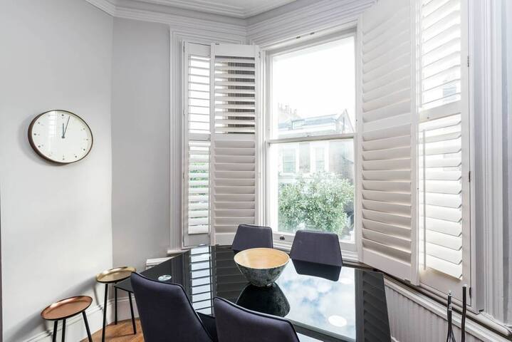 Stylish 2BR home in the heart of Chelsea! gallery image 4