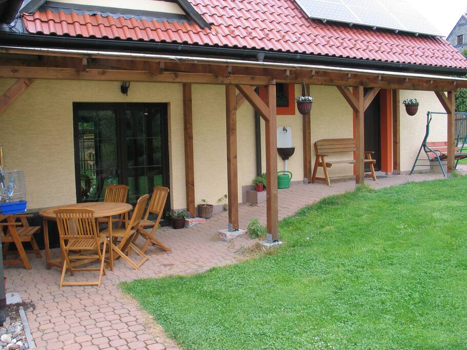 Pergola a posezení pro hosty