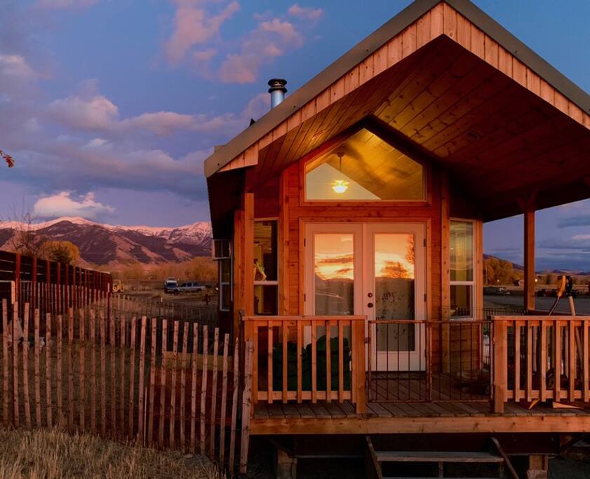 The Cutest Tiny Home CLOSE TO AIRPORT & BOZEMAN Tiny houses for Rent in Belgrade, Montana