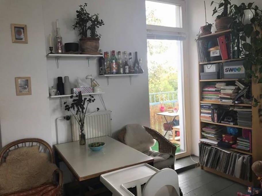 Wohzimmer, Esstisch / dinner table