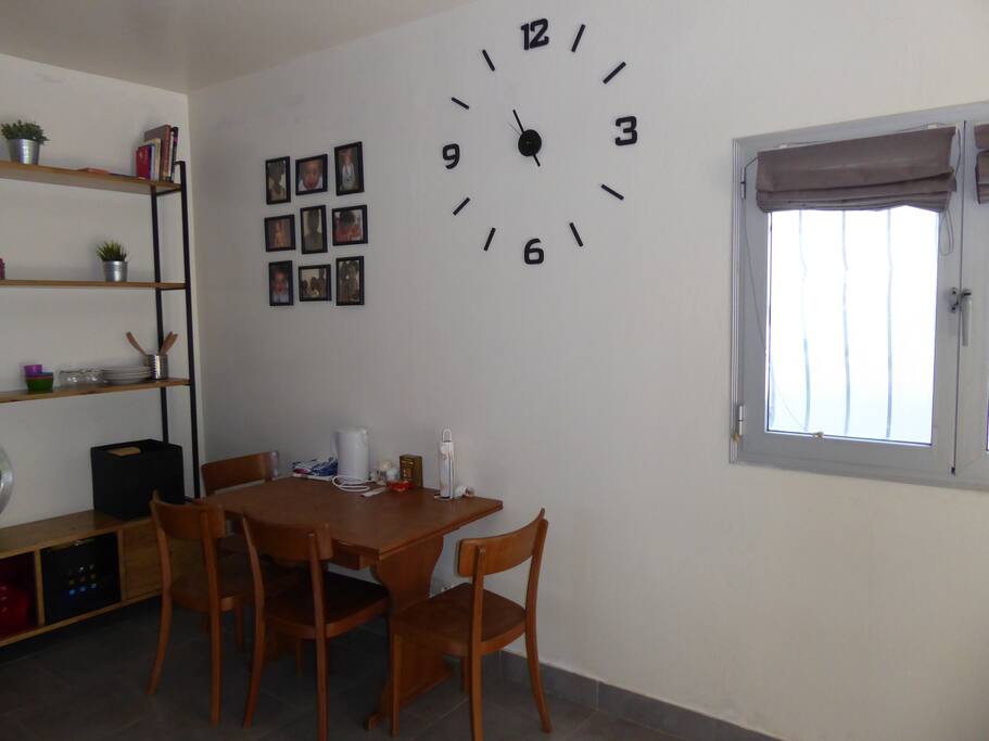 Zona comedor y ventana