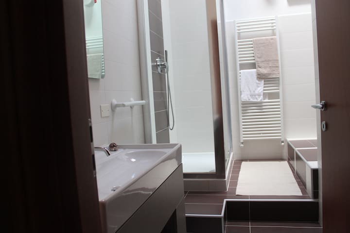 Double room with bathroom in exclusive use