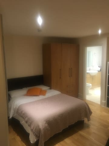 Spacious Studio In The Heart Of The West End Apartments For Rent