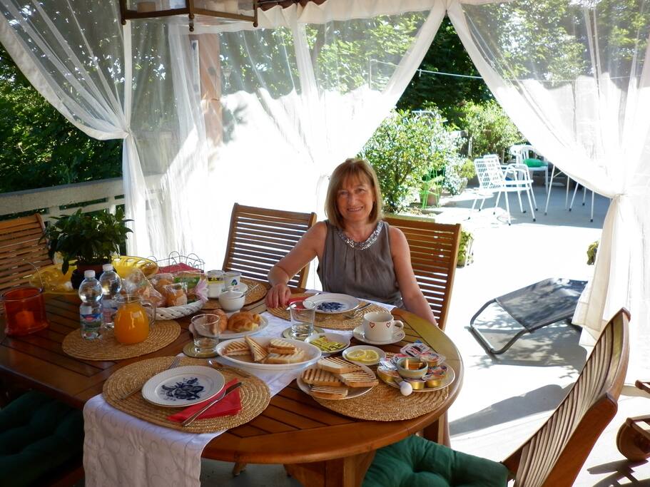 Colazione sul terrazzo panoramico