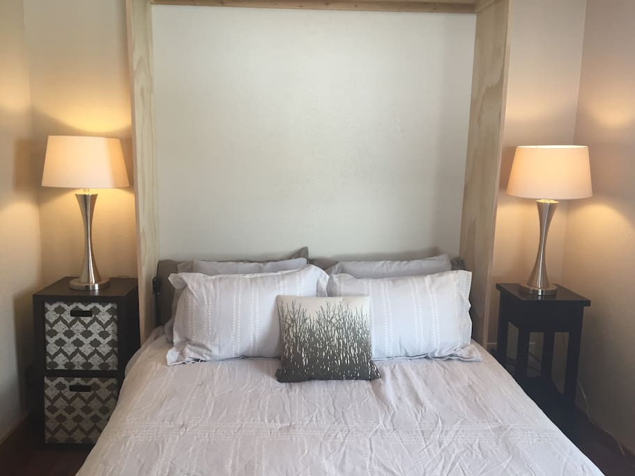 Main Floor Queen (Murphy Bed)