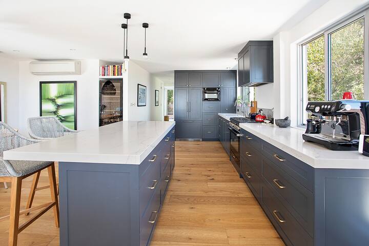 Private pool luxury penthouse! gallery image 5