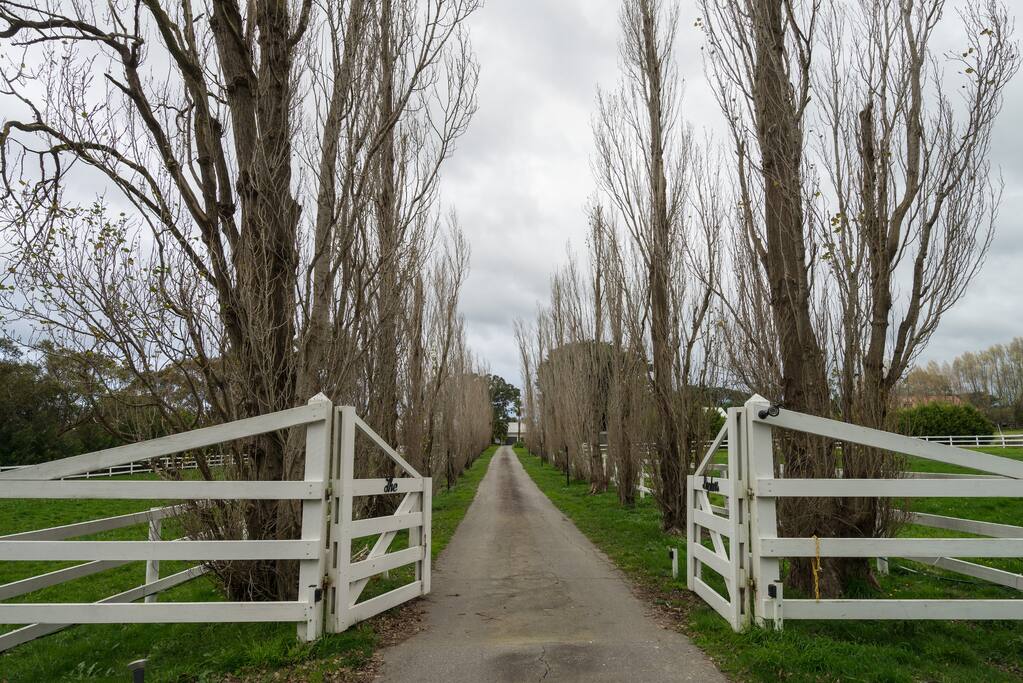Welcome to "Romance Mornington Peninsula" at The Poplars