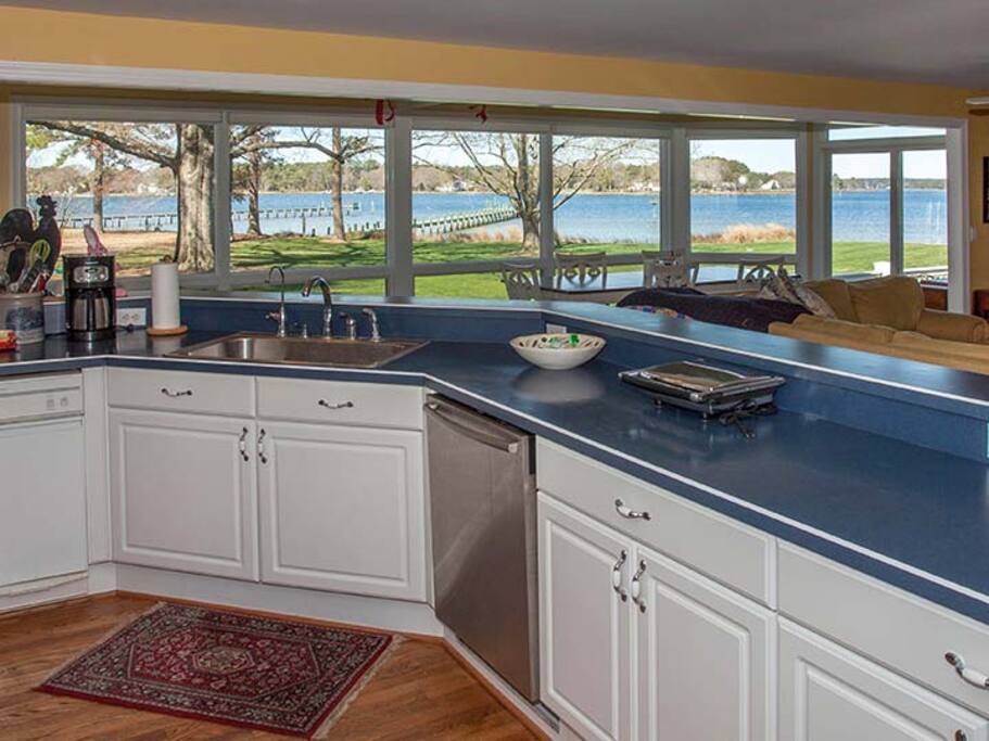 A gourmet kitchen with endless views.