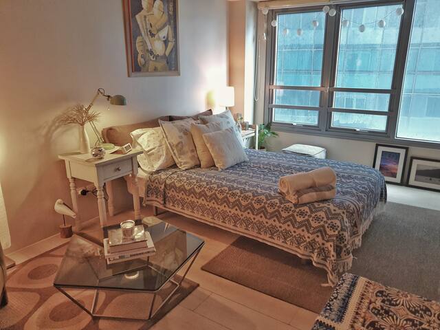 Stylish Contemporary Studio Unit in Eastwood City