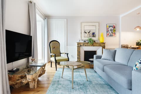Top performing Airbnb: Apartment in hypercenter combining charm and design in Pau