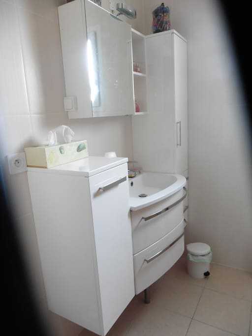 Salle de douche partagée