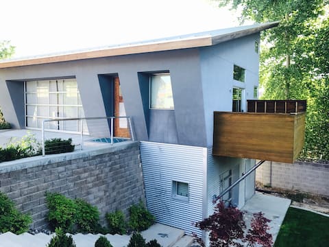 DREAMLOFT + PATIO on the HILL