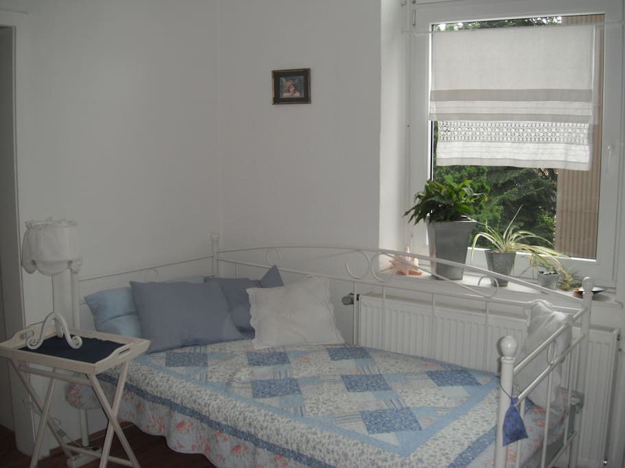 Schlafzimmer mit Einzelbett