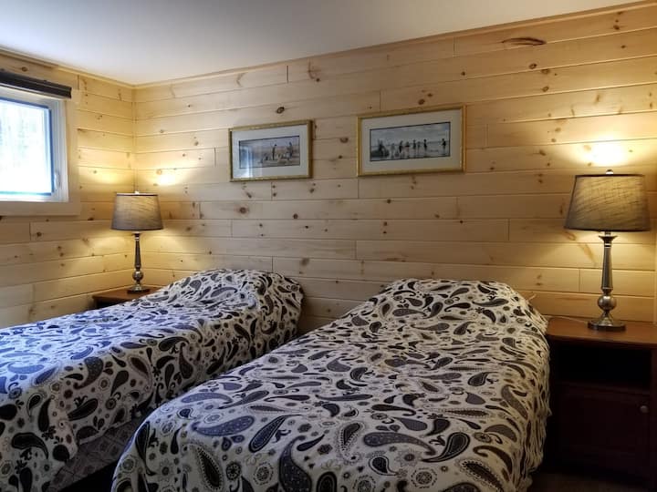 Спалня (2 единични легла)