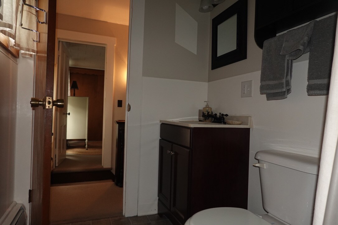 Full bathroom image 2 at Cozy House in Ridgway
