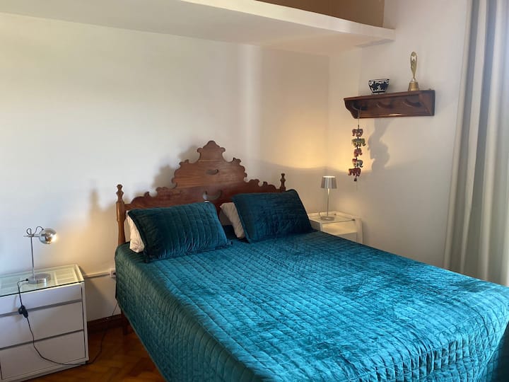 Спалня1 - с двойно легло, изглед към езеро