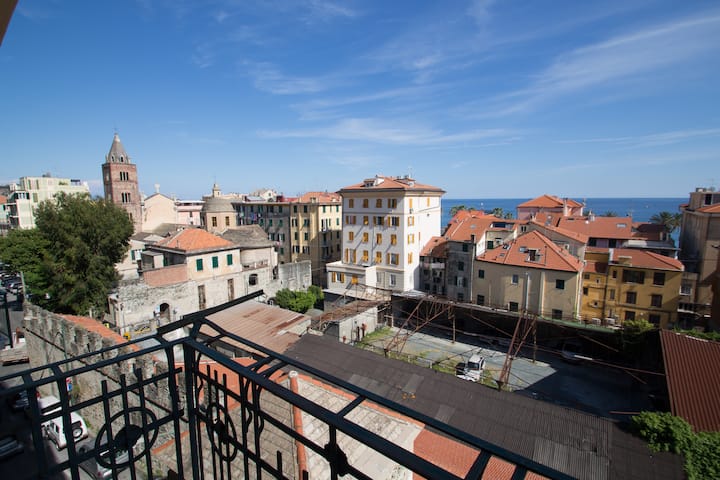 Appartamento Di 5 Locali 8 Posti Letti Vista Mare - Varazze