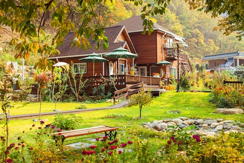 Cosmos Room, a private loft with a view of the stars