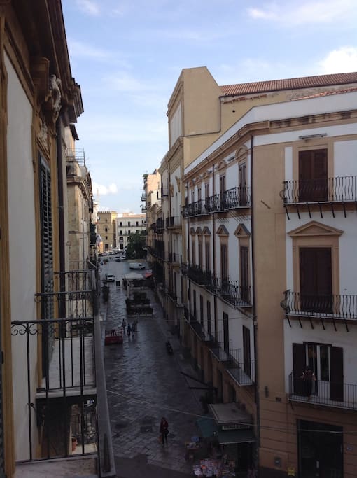 La vista dal terrazzo, Piazza Marina