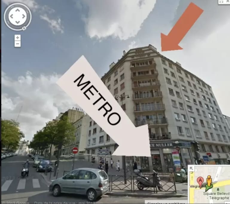 Au pied du métro.
