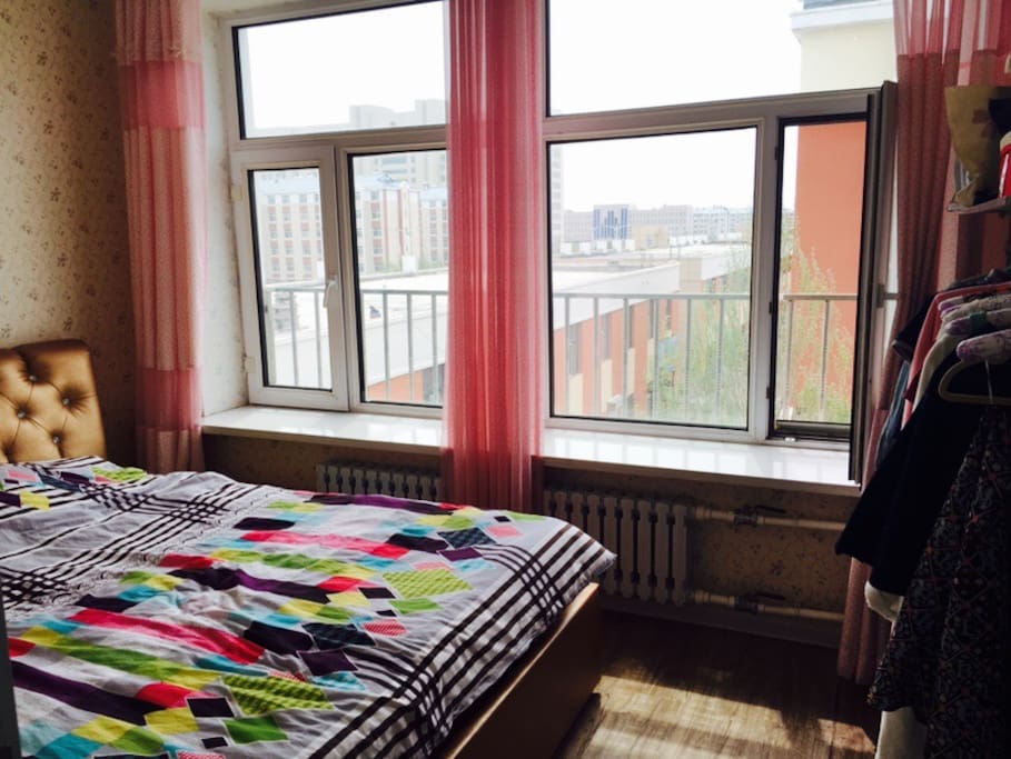 The whole bedroom,but I only provide sofa,because I still live here,sorry~ 臥室全貌,但因為我還要住在這裡,所以我只提供沙發喔,抱歉~