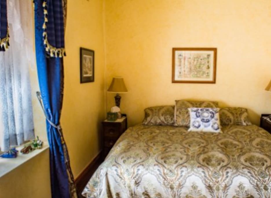 Peter McIntyre Room - King size bed