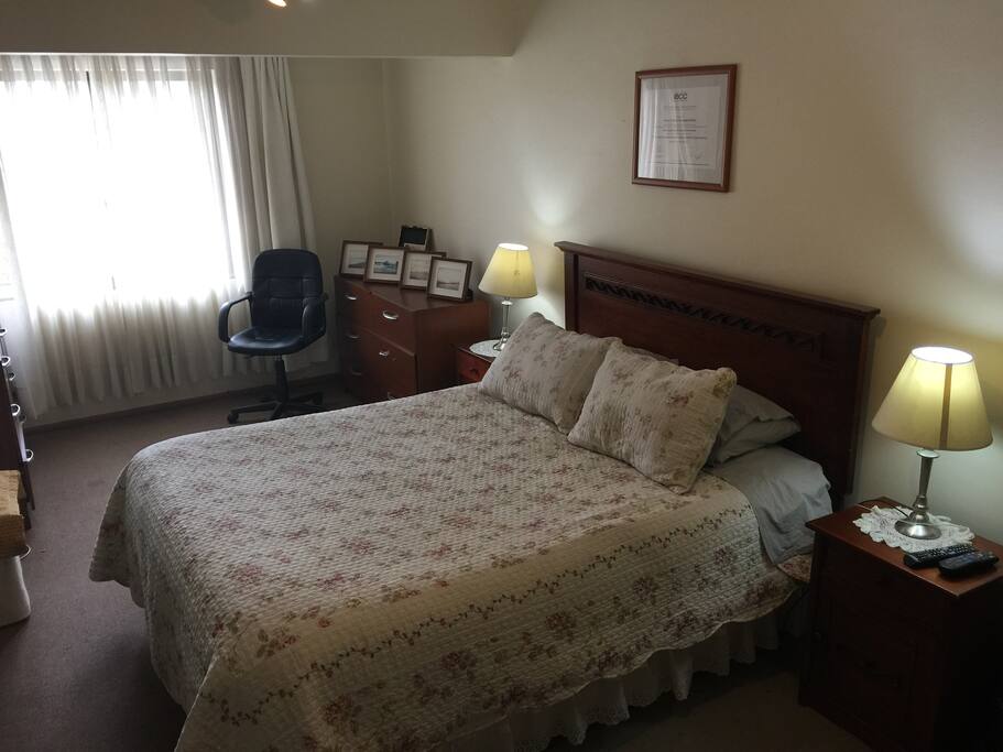 Habitación principal, TV con cable y Netflix