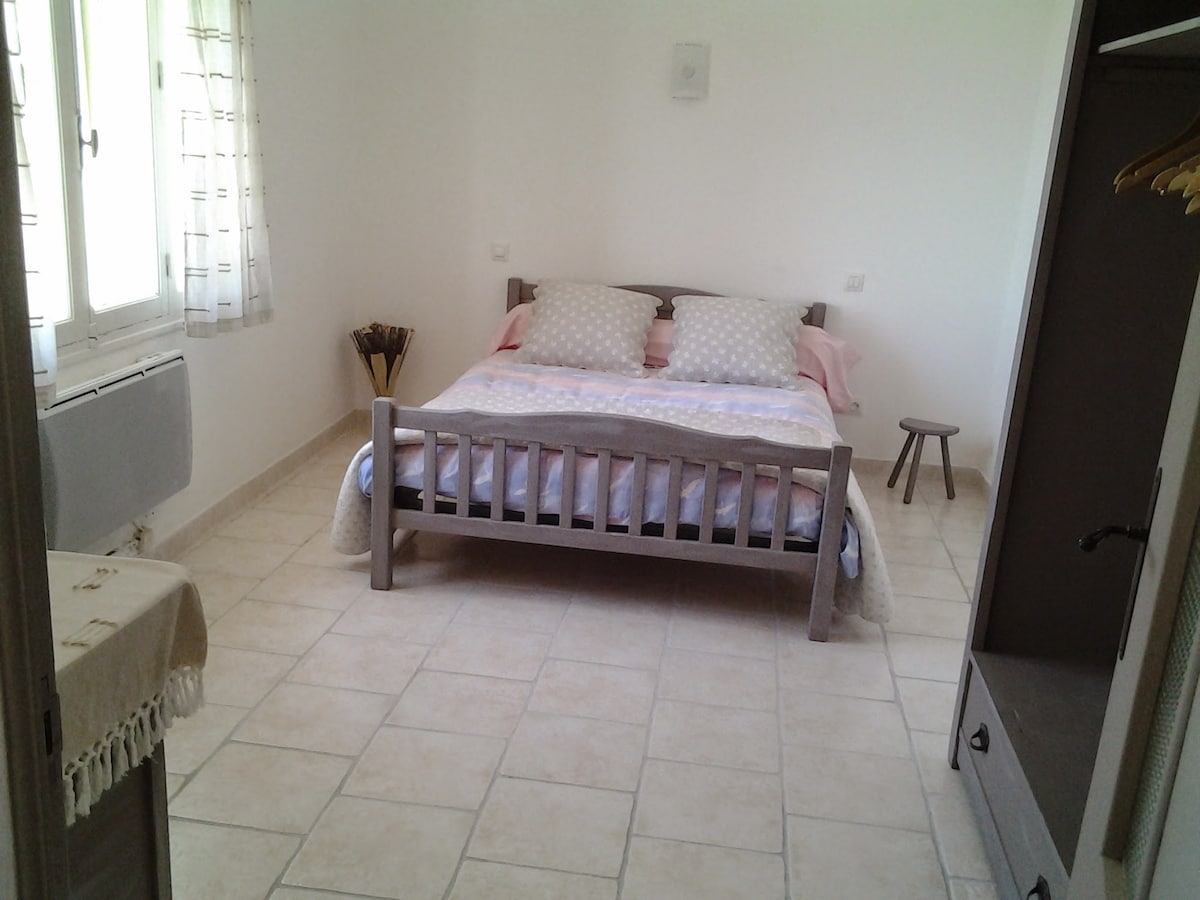 卧室140张床（睡2人）