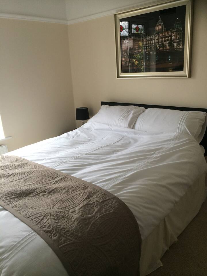 Double Bedroom in Heswall Houses for Rent in Heswall, United Kingdom
