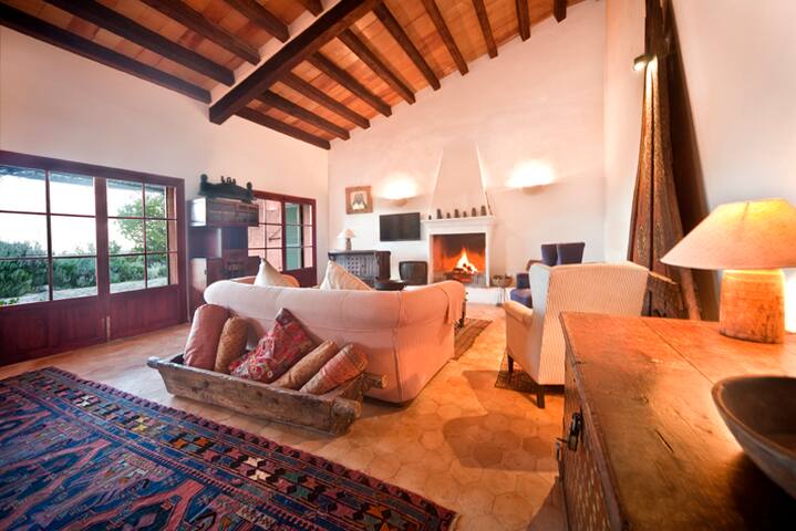 Villa with amazing views in a peaceful location gallery image 2