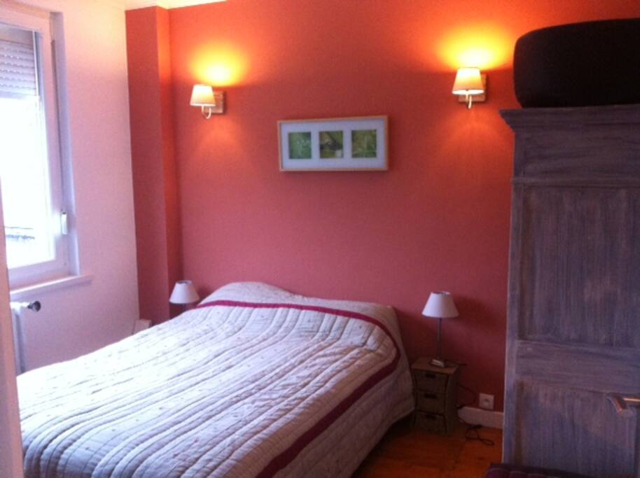 chambre cosy coté jardin calme et confortable