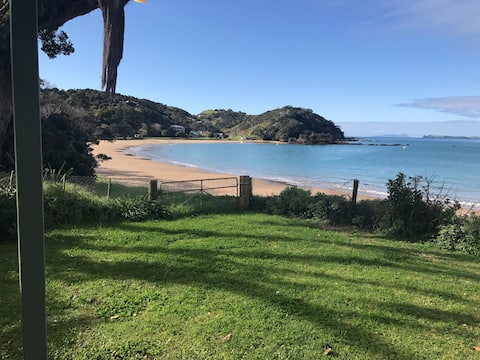 Successful Airbnb property: Whangaumu beachfront bach in Whangarei District East