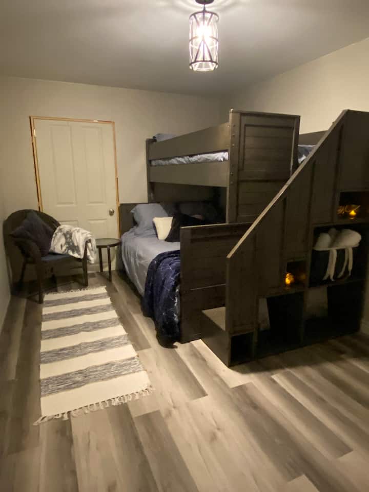 تم تجديدها حديثًا طوال الموسم ، كوخ مريح بغرفة واحدة على الشاطئ! 