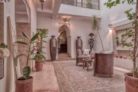 Hermes Jr. Suite, Dar Xenia