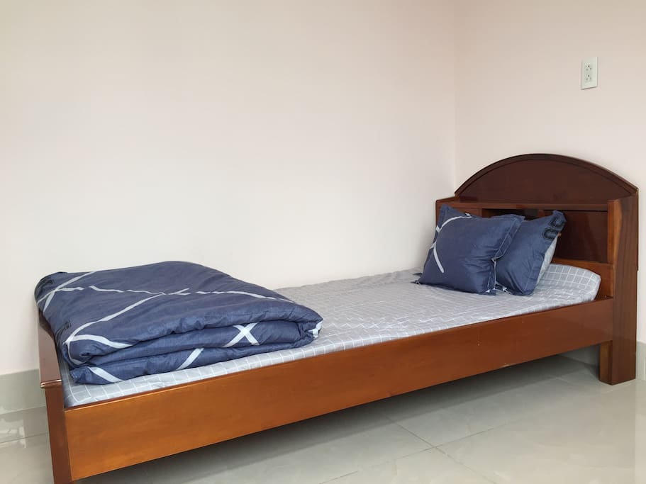 Single bed, two drapes are provided for long-stayed guests