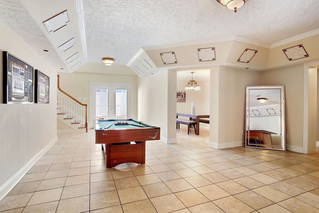 Entertainment Room! Great for Large Groups