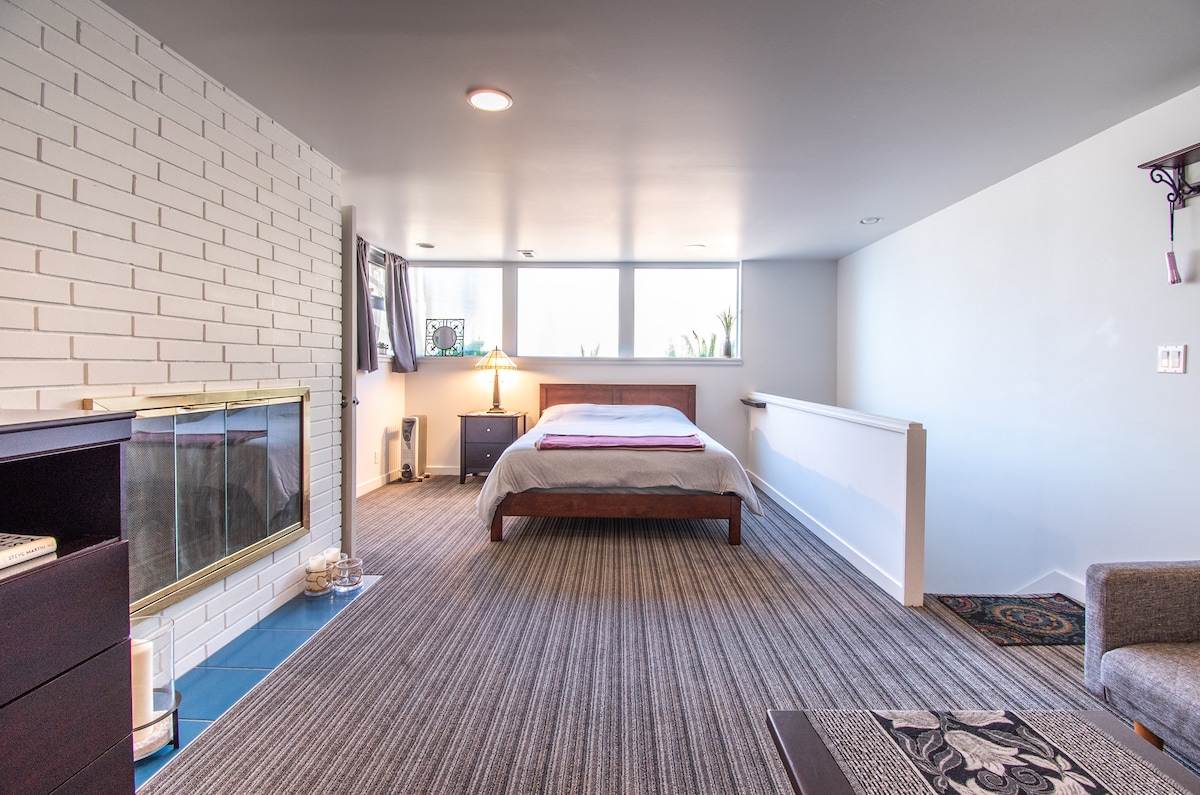 Dormitorio 2: cama tamaño queen y sábanas nuevas (firmeza mediana).