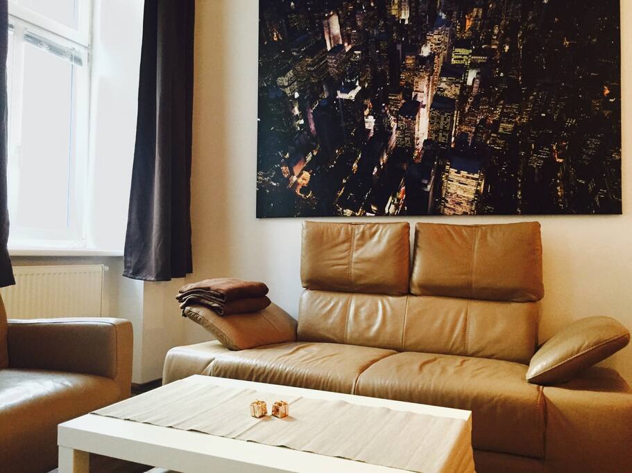 Couch/ Picture City Lights