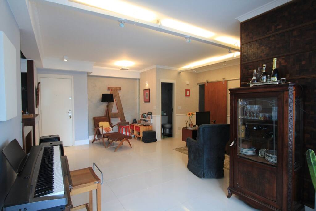 Spacious living room, and integrated with the balcony.
