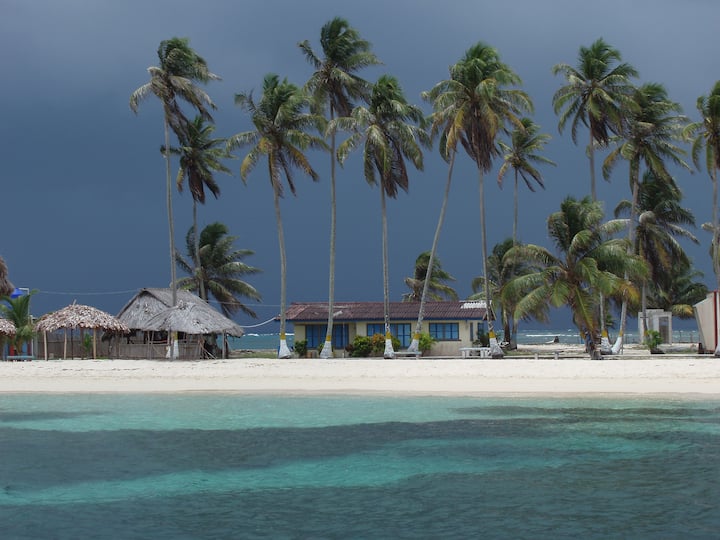 STAY ON ISLA PORVENIR IN SAN BLAS — 1 bedroom vacation rental in PA
