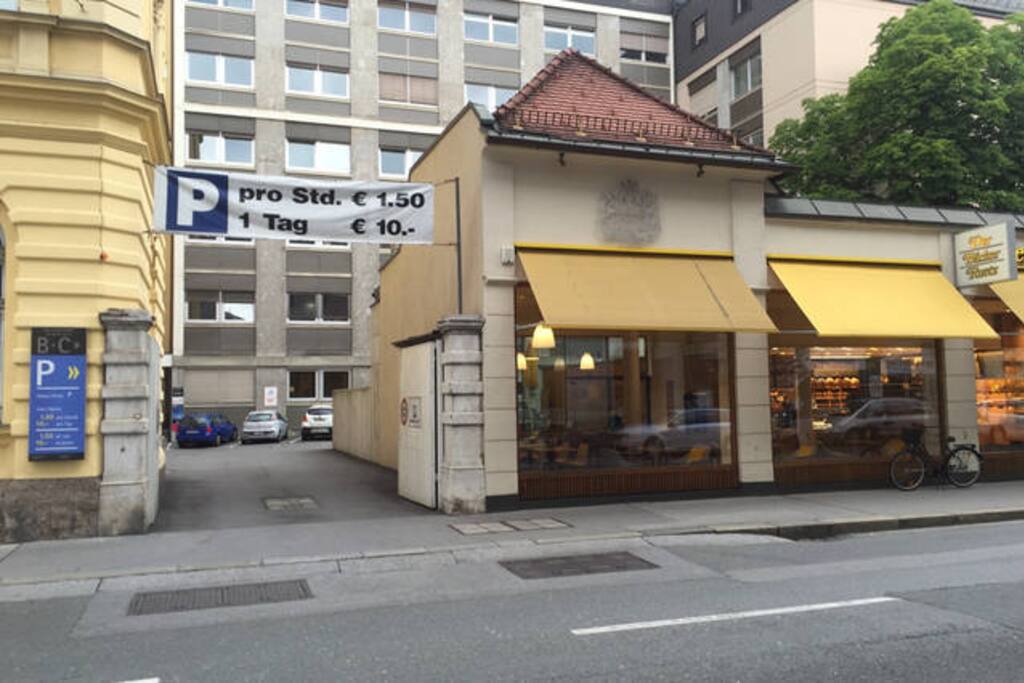 Parking Area near (400 meters) the apartment 10€/day.