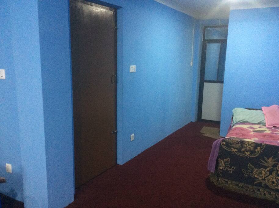 Room with single bed