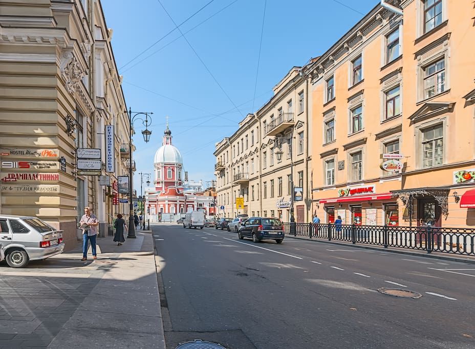прекрасная улица Пестеля и вид на Пантелеймоновскую церковь