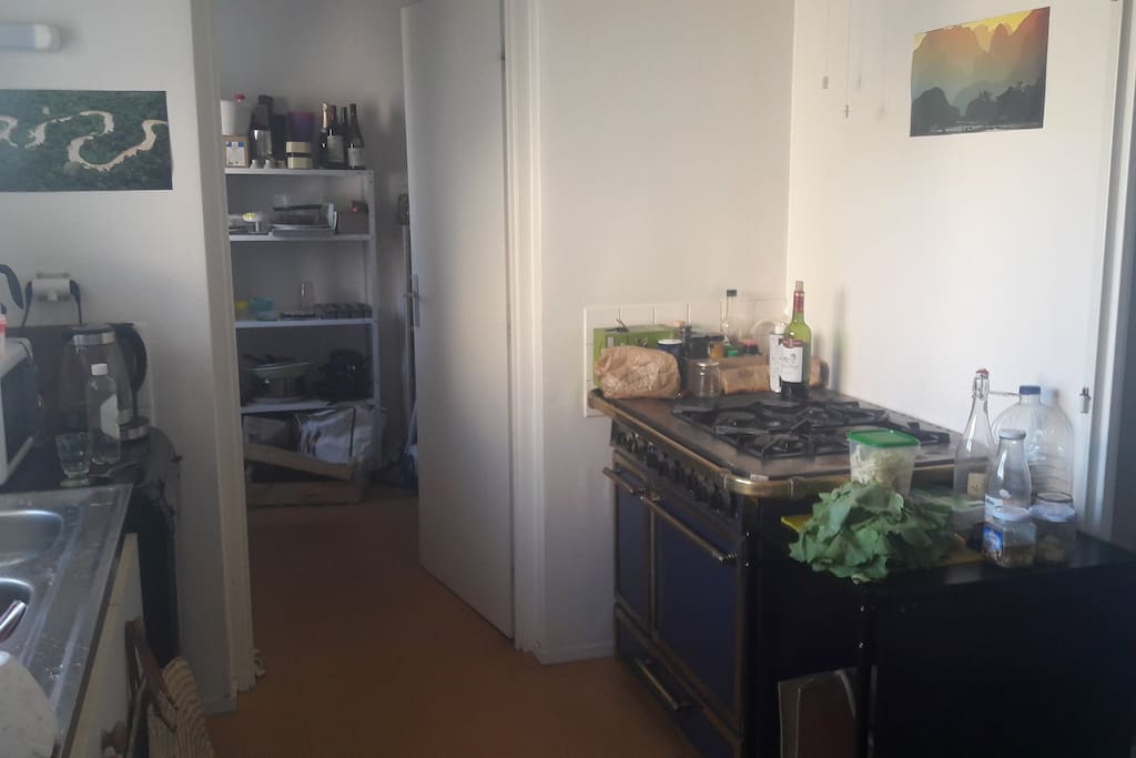 La cuisine et l'arrière-cuisine