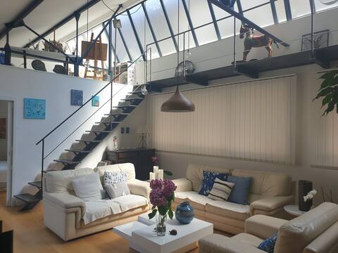 Loft with hypercenter patio