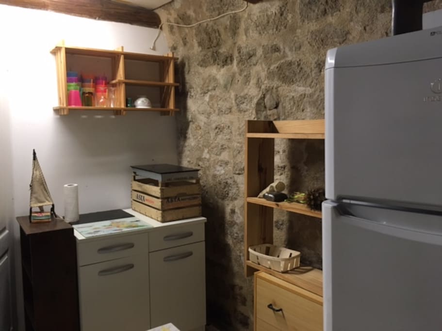 Cuisine d'appoint pour une réservation de plusieurs jours.