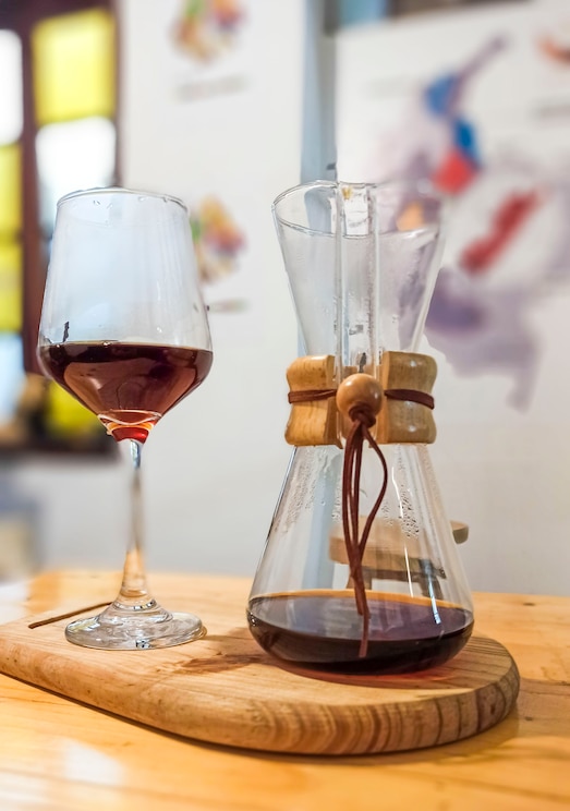 Show full-screen, host-provided image