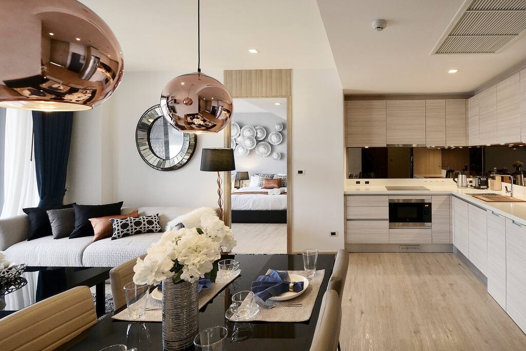 Huge livable private apartment for a group of 6 with everything you need.
