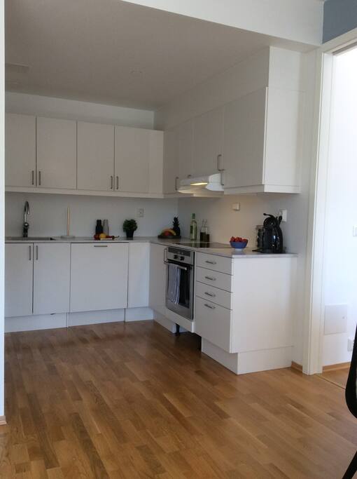 Kitchen with an oven, coffeemaker, dishwasher, fridge and freezer. There is also a lot of kitchen supplies here.
