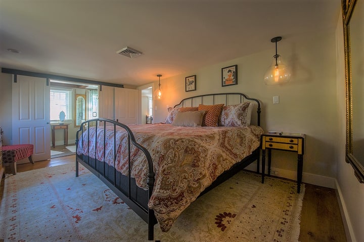 Френска стая със самостоятелна баня